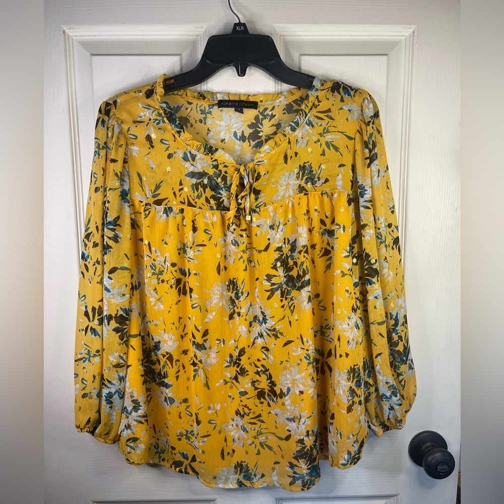 Adtienne Vitiadini‎ long sleeve floral blouse With attached lining.